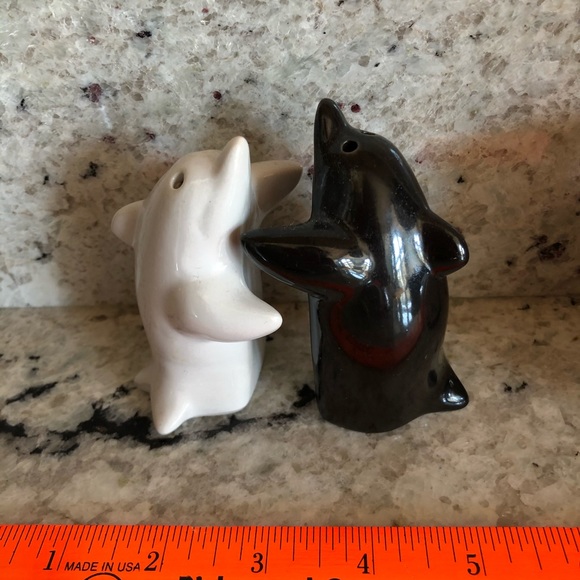 Dolphin 🐬 salt and pepper shaker set - Picture 5 of 6